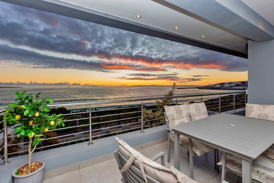 7 Bedroom Property for Sale in Calypso Beach Western Cape